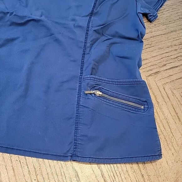 Navy scrub top size L Beyondscrubs - Picture 2 of 6